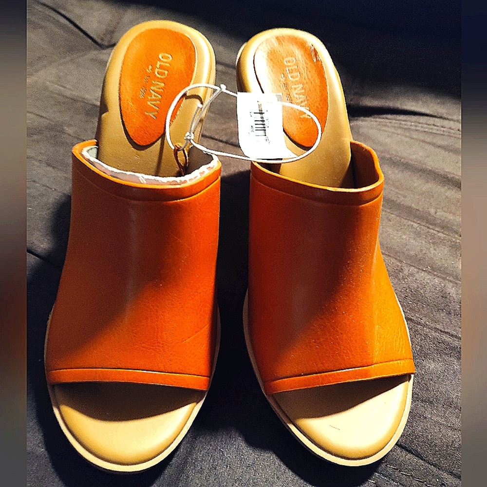 NWT OLD NAVY Cognac Clogs, Mules, Tan, size 6